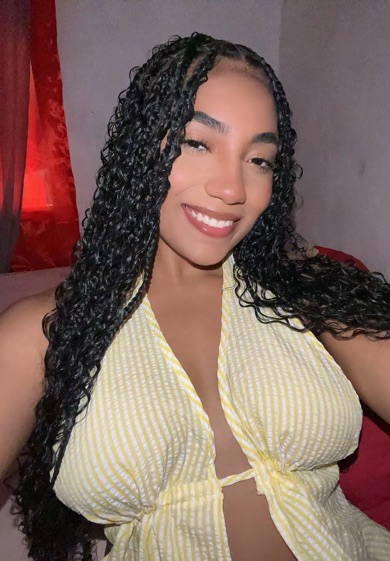 Sashaa available for 1-on-1 live video chat